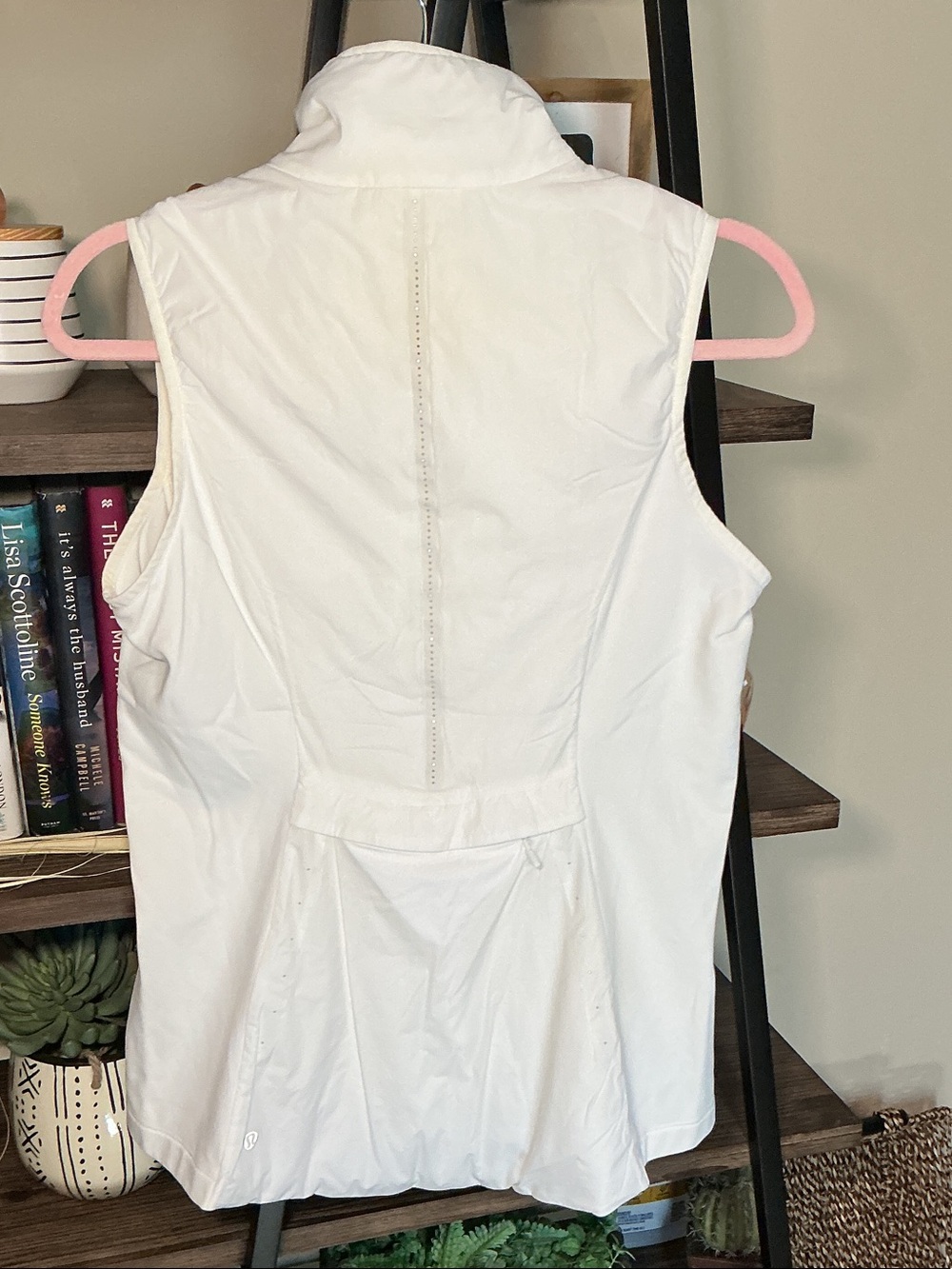 lululemon athletica Run for Cold Full-Zip Vest Size 8 - Picture 2 of 4